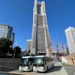 横浜ランドマークと大型バス